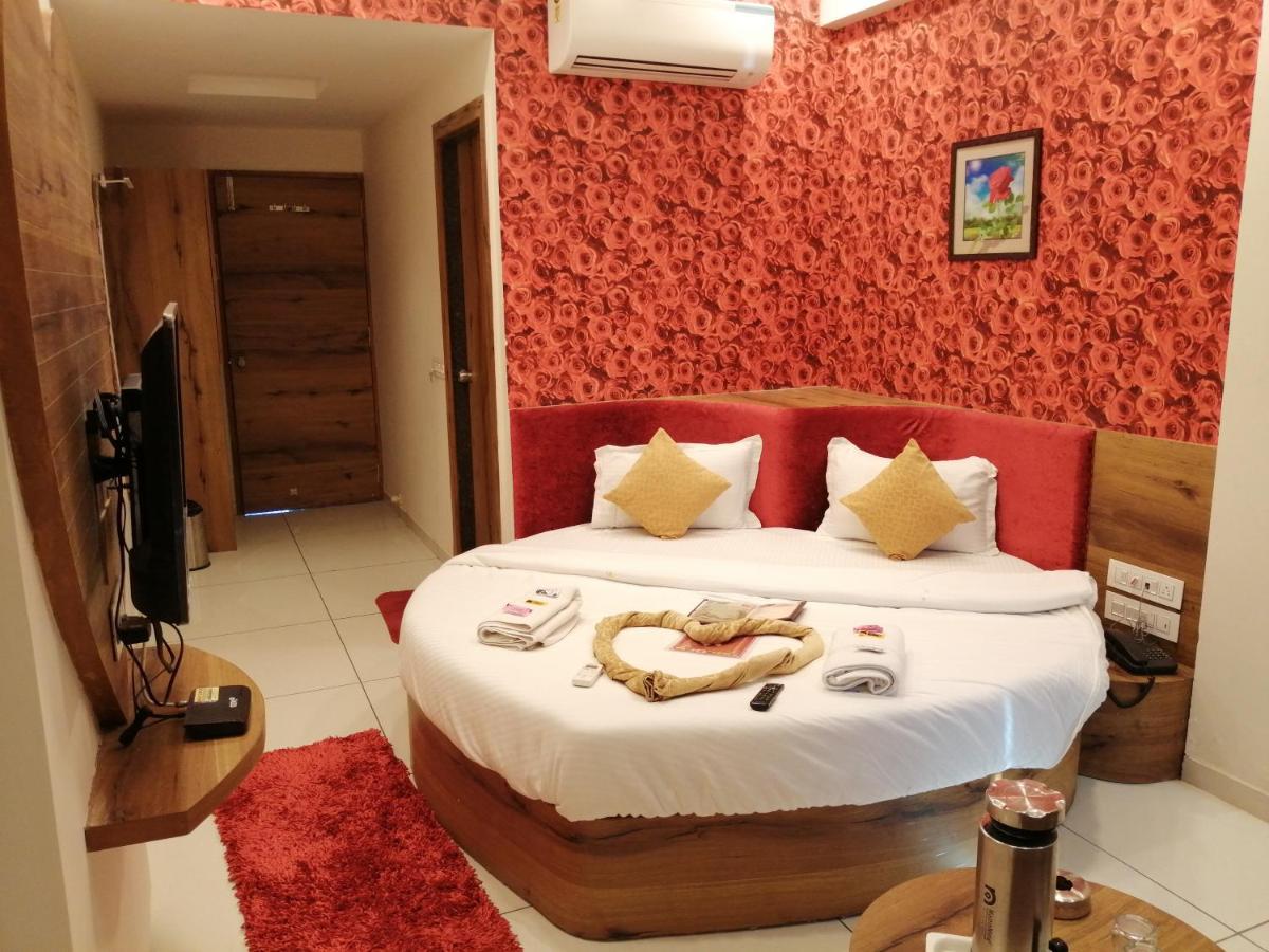 Hotel Golden City Vadodara Exterior foto