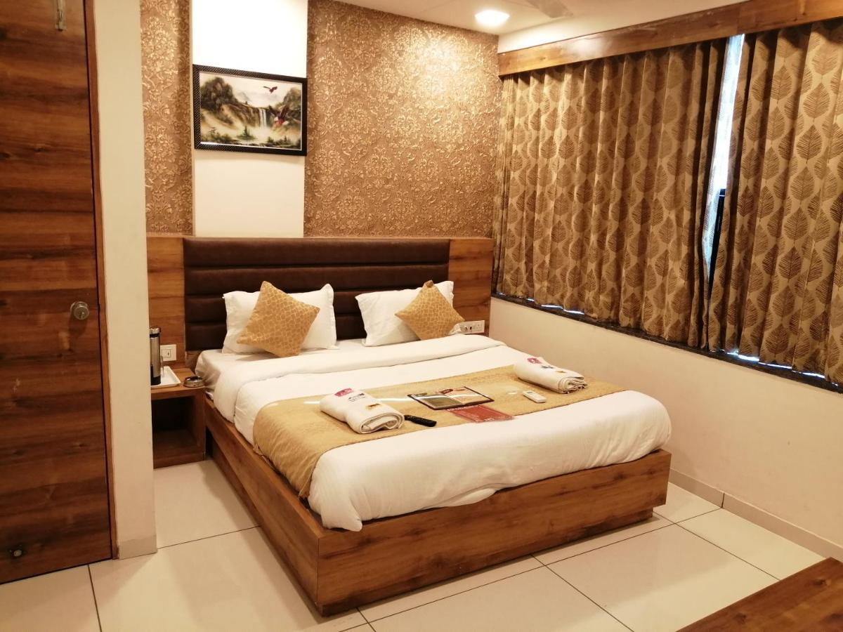 Hotel Golden City Vadodara Exterior foto